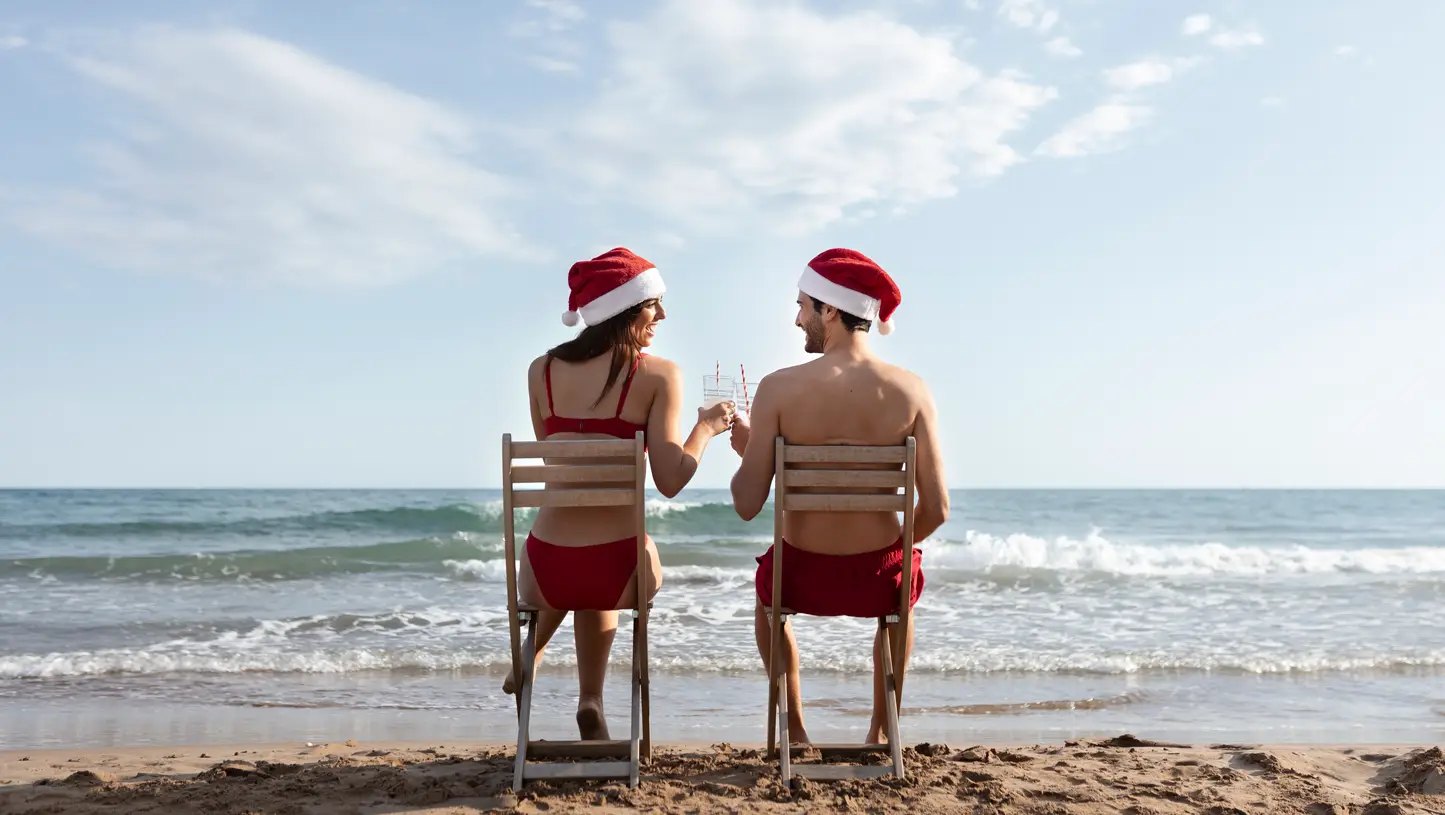 full-shot-couple-sitting-chairs